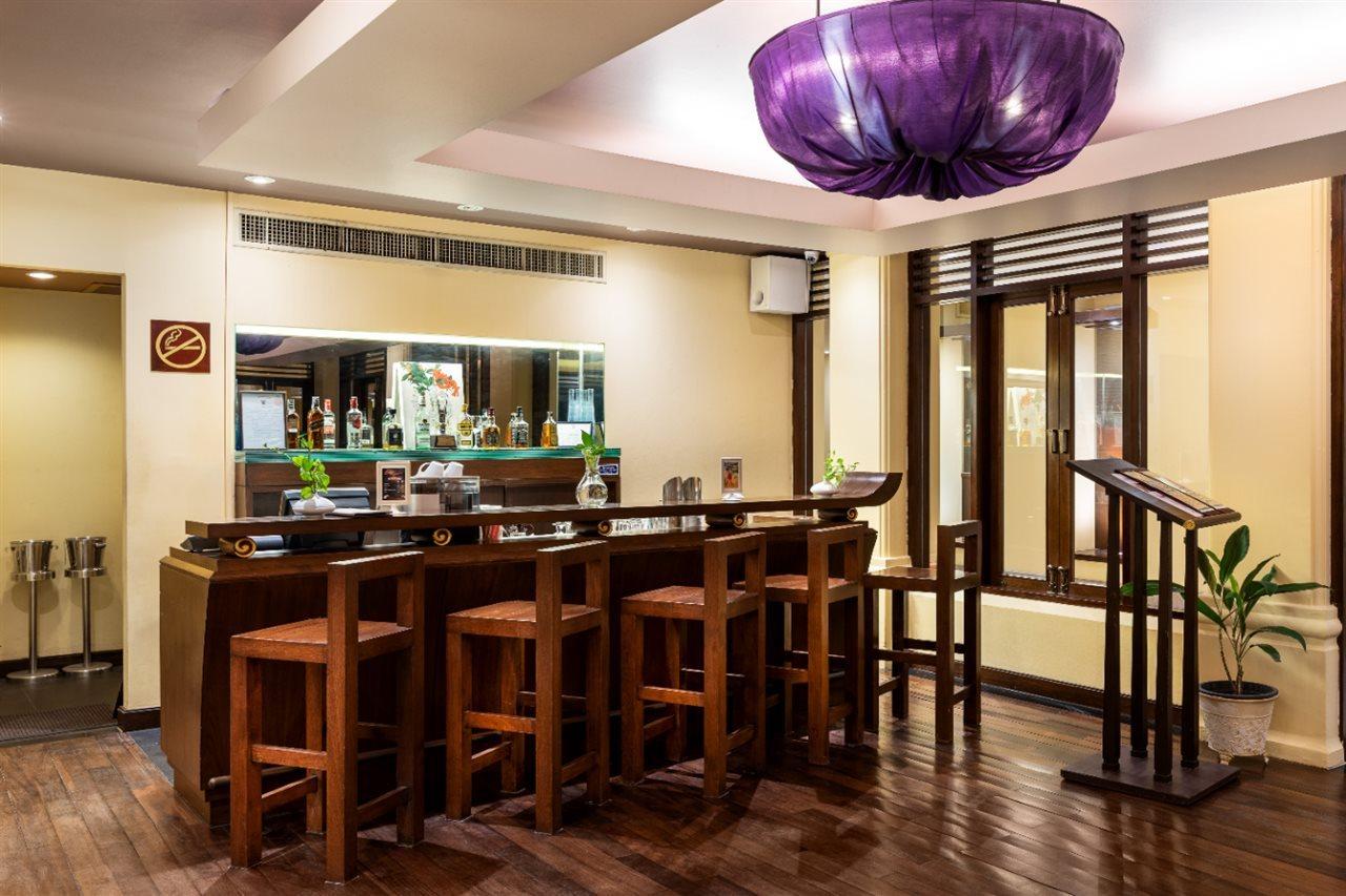 Patong Paragon Resort & Spa Sha Extra Plus Eksteriør bilde The bar at the hotel