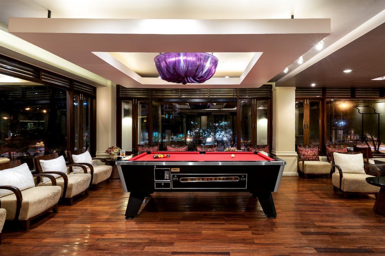 Patong Paragon Resort & Spa Sha Extra Plus Eksteriør bilde The Pool Table at the lobby