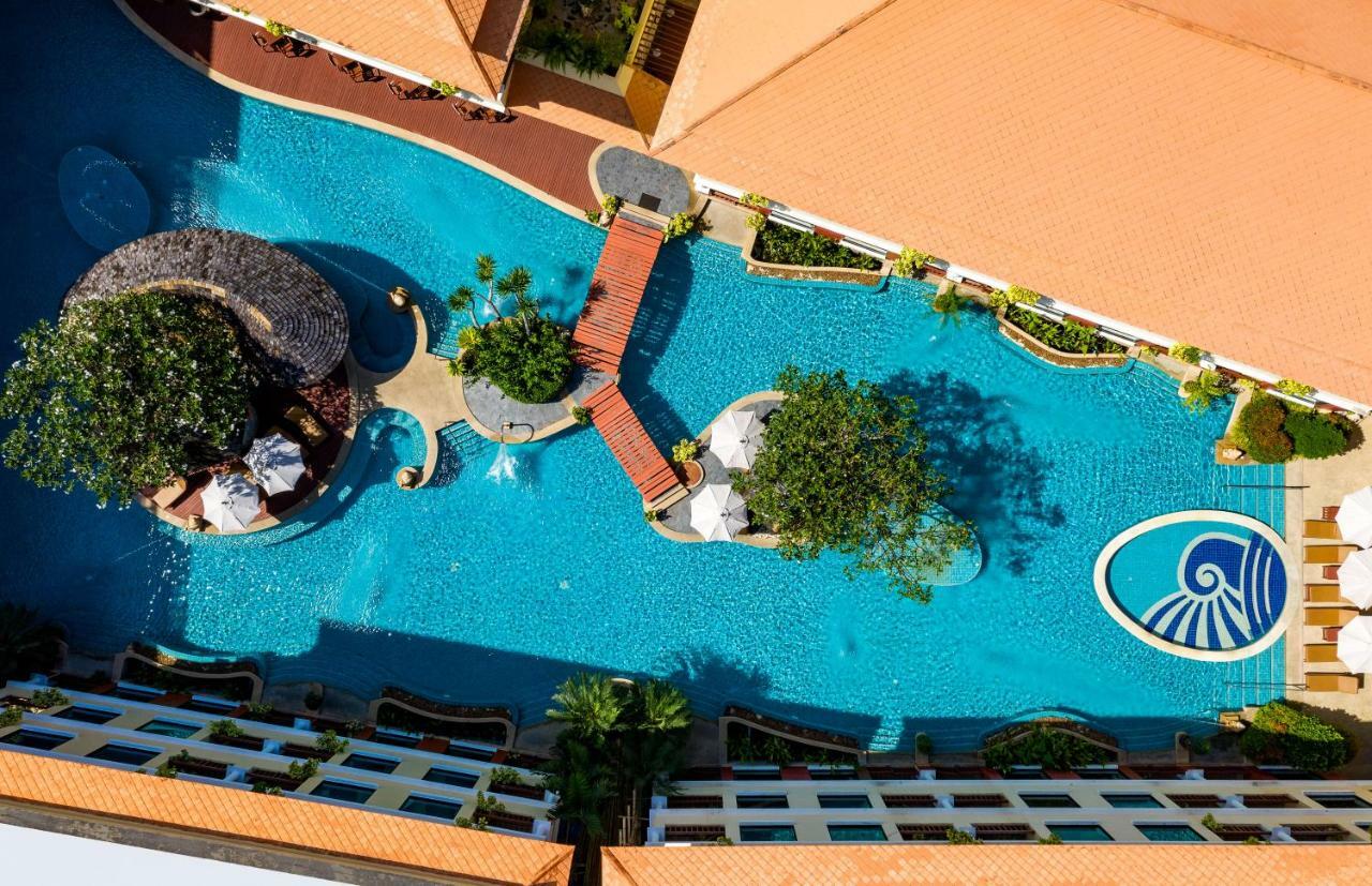 Patong Paragon Resort & Spa Sha Extra Plus Eksteriør bilde Aerial view of the pool at the Royal Wing Hotel