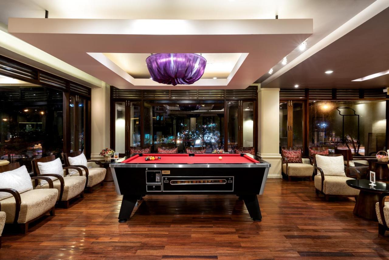 Patong Paragon Resort & Spa Sha Extra Plus Eksteriør bilde The Pool Table at the lobby